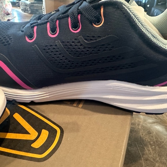 Keen Utility Sneakers - Picture 5 of 10